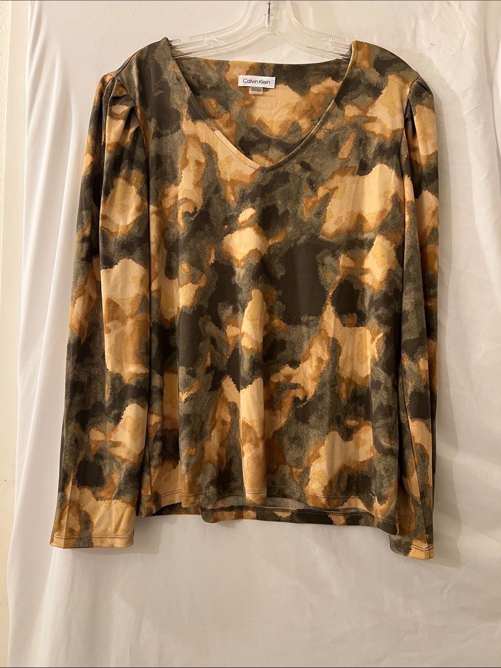 Calvin Klein Long Sleeve V-Neck Top in Olive & Camel Abstract Print